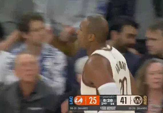 霍福德底角三分也投进，勇士第二节41-25领先16分打停快船