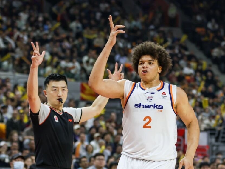 体育视频直播-狂胜50分！上海送四川25连败 7人上双豪取6连胜巩固第一