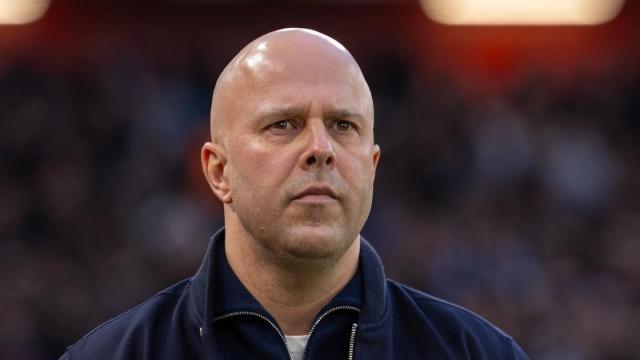 体育视频直播-输比赛不输发布会 斯洛特又把问题算在裁判头上了